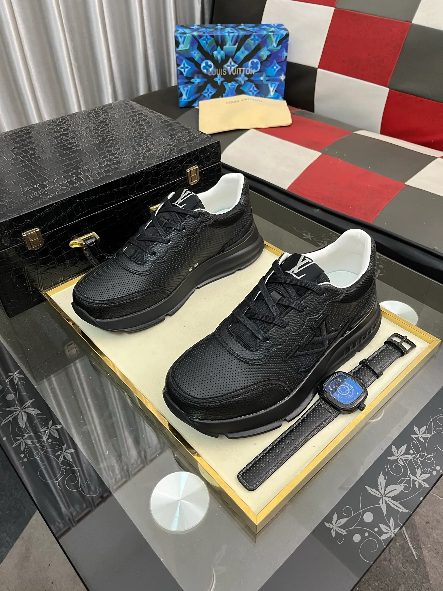 Men's shoes 💰440⌚️⌚️【LOUlS VUlTTON】Louis Vuitton ~ unique and casual style. LV counter purchasing 🏃casual shoes😍😍 are on sale at the men's counter at the same time. Italian imported brands select top-layer Italian cowhide. 🐑Sheepskin lining (refuses to discolor and rub feet) Sole: Original sole specially provided by the original factory 🎬Better in kind Code number: 38-446⃣️Color selection